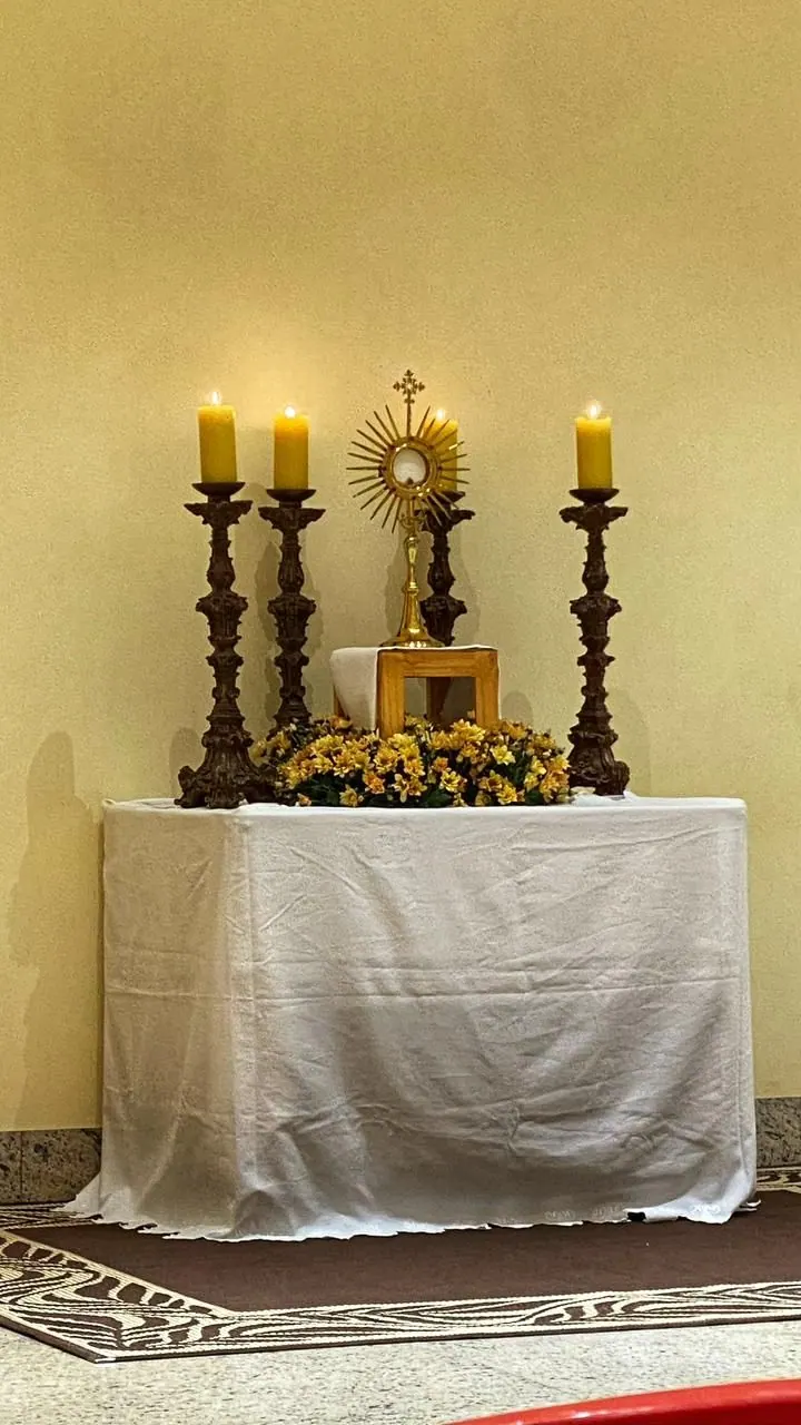 Altar com o Santíssimo